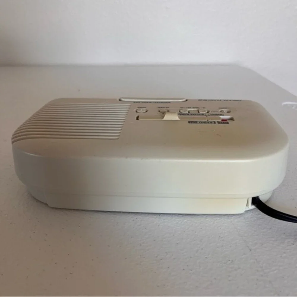 Vintage Sony Dream Machine Clock Radio Battery Backup Model ICF C25 READ DESCRIP